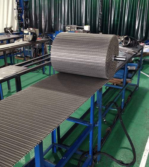 メッシュベルト製造の様子