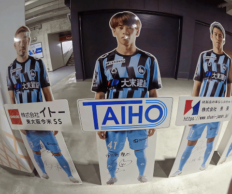 FC大阪・野瀬選手×弊社ロゴ コラボ等身大パネル